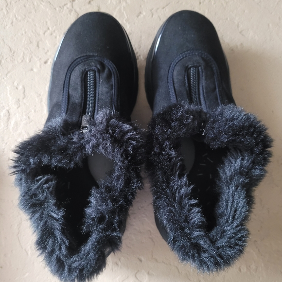 Size 6 Bzees Golden Zip Arch Support Black Suede Faux Fur Trim Women's Booties - Picture 5 of 7
